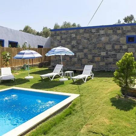 2 Bedroom House With Spacious Garden And Private Pool In Case de vacanță