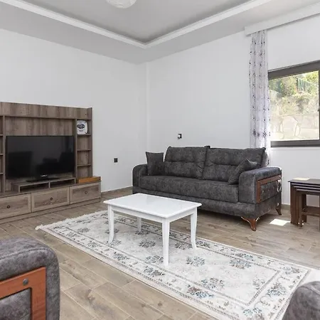 Ferienhaus 2 Br House With Spacious Garden&private Pool In *