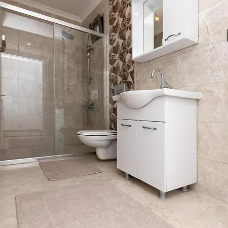 2 Br House With Spacious Garden&private Pool In Bodrum