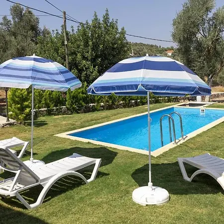 Ferienhaus 2 Br House With Spacious Garden&private Pool In *