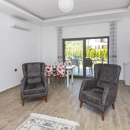 Ferienhaus 2 Br House With Spacious Garden&private Pool In